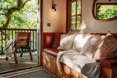 Treetops Treehouse gallery image 4