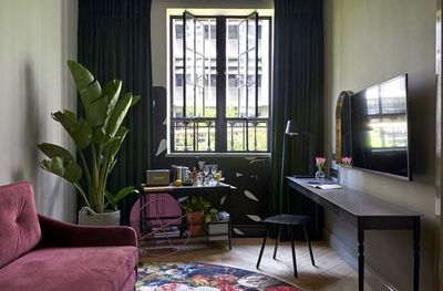 Gorgeous George gallery image 3