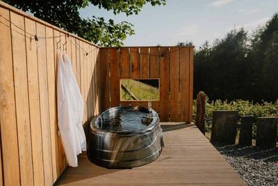 Twll Triongl gallery image 3