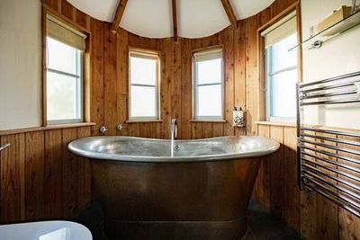 Treetops Treehouse gallery image 2