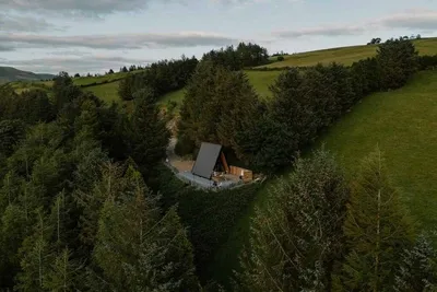 Twll Triongl gallery image 4