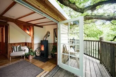 Treetops Treehouse gallery image 3